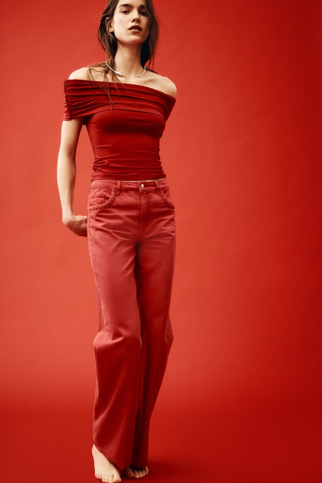 

Топ с открытыми плечами и оборками H&M, красный