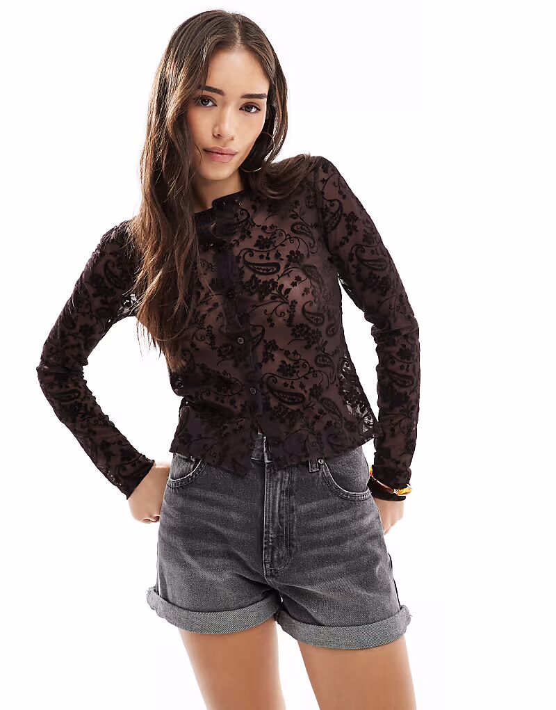 

Укороченный кардиган с узором пейсли ASOS DESIGN коричневого цвета