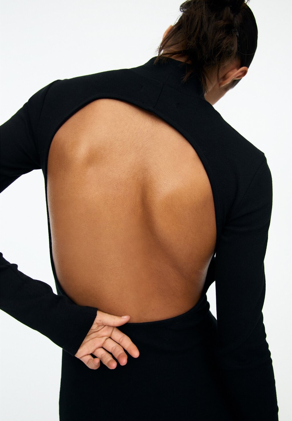 

Платье-футляр CUT-OUT OPEN BACK PULL&BEAR, черный