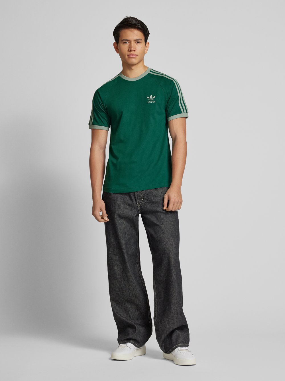 

Футболка с ребристыми манжетами adidas Originals, темно-зеленый