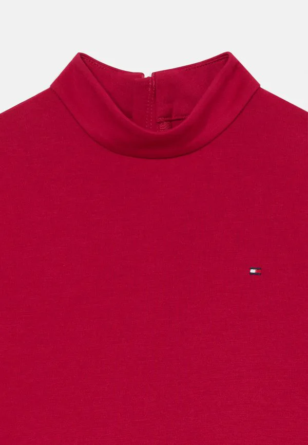 Незаменимое платье-футболка для скейтбордисток Tommy Hilfiger, Ruby Rhubarb — фото 4