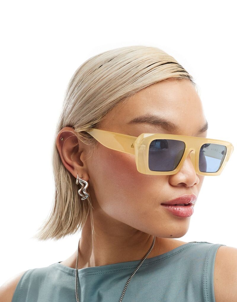 

Желтые солнцезащитные очки в квадратной оправе AIRE X ASOS с синими линзами