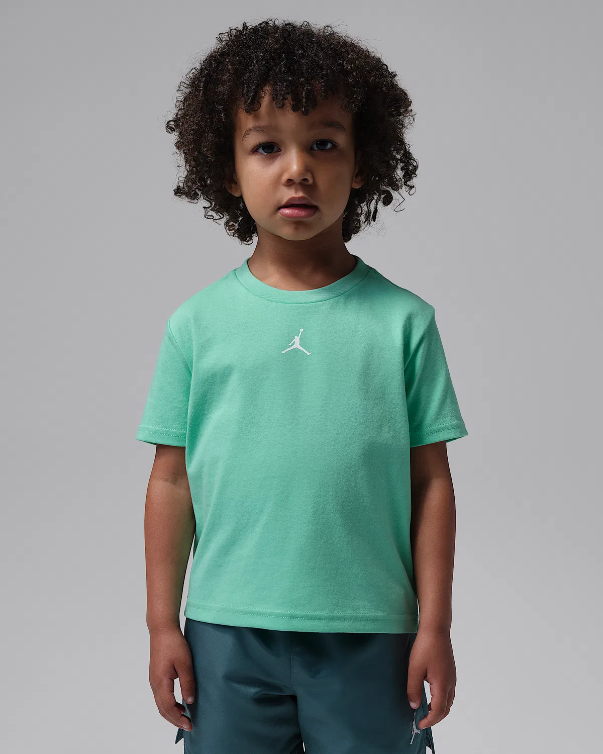 Детский спортивный костюм Toddler Jumpman 2-Piece Woven Play Shorts Set Jordan, Ash Green — фото 3