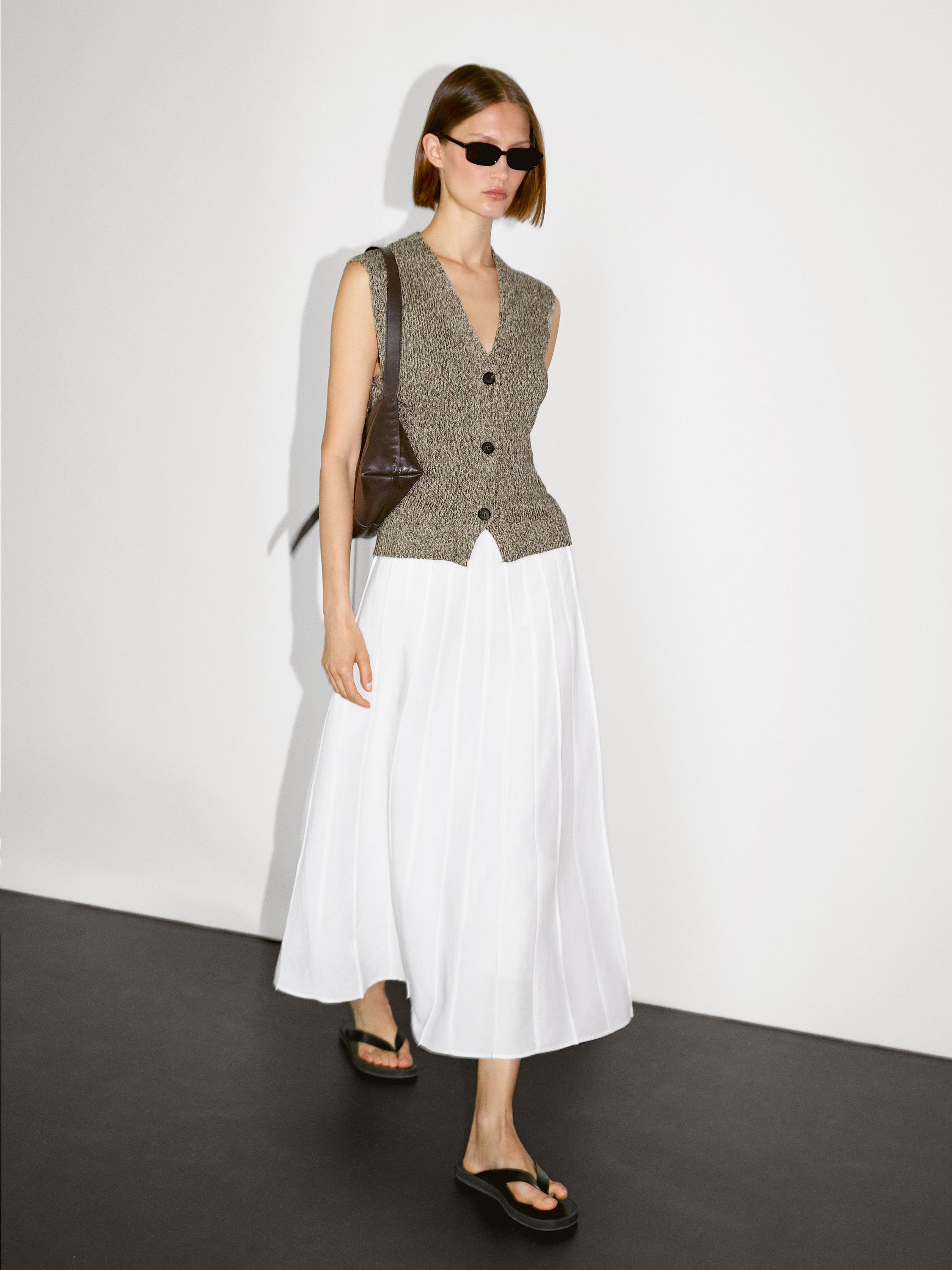 

Жилет с V-образным вырезом, связанный спицами мулине Massimo Dutti, зеленый