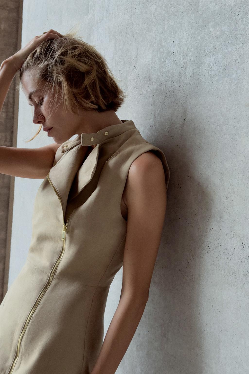 

Мини-платье из искусственной замши ZARA, песочный