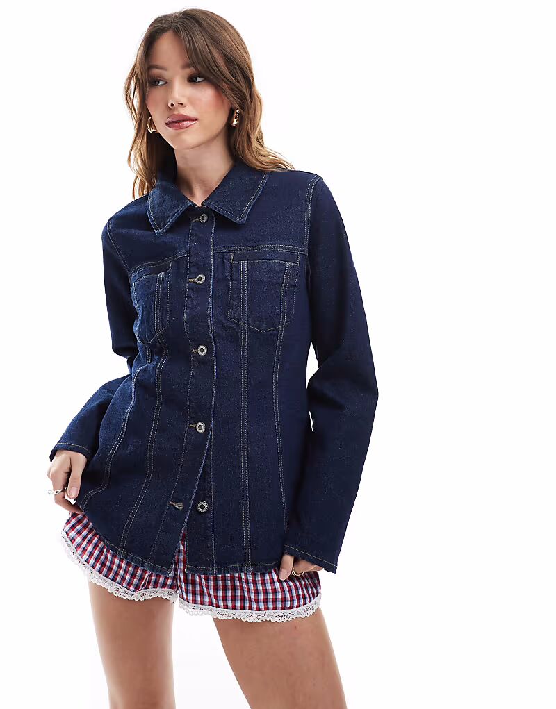 

ONLY приталенная джинсовая куртка с контрастной строчкой темно-синего цвета