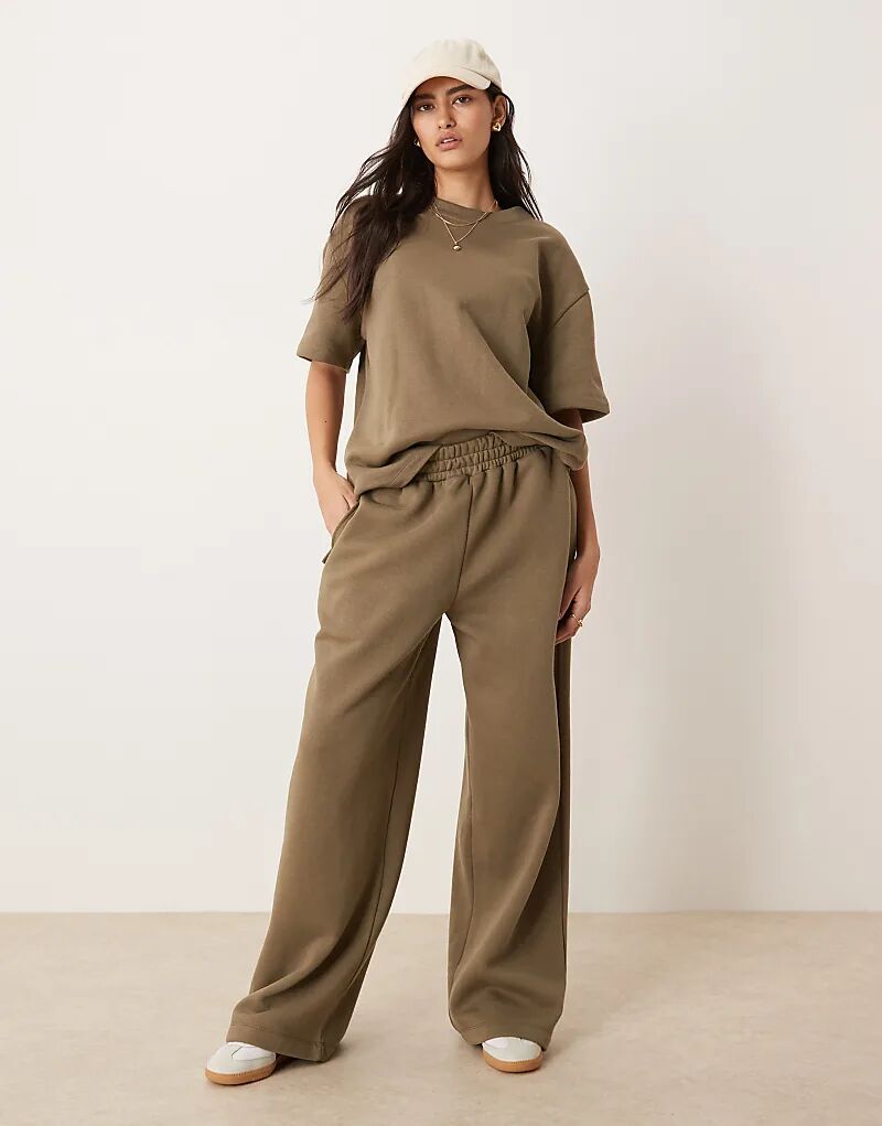 

Спортивные брюки ASOS DESIGN цвета хаки (часть комплекта)