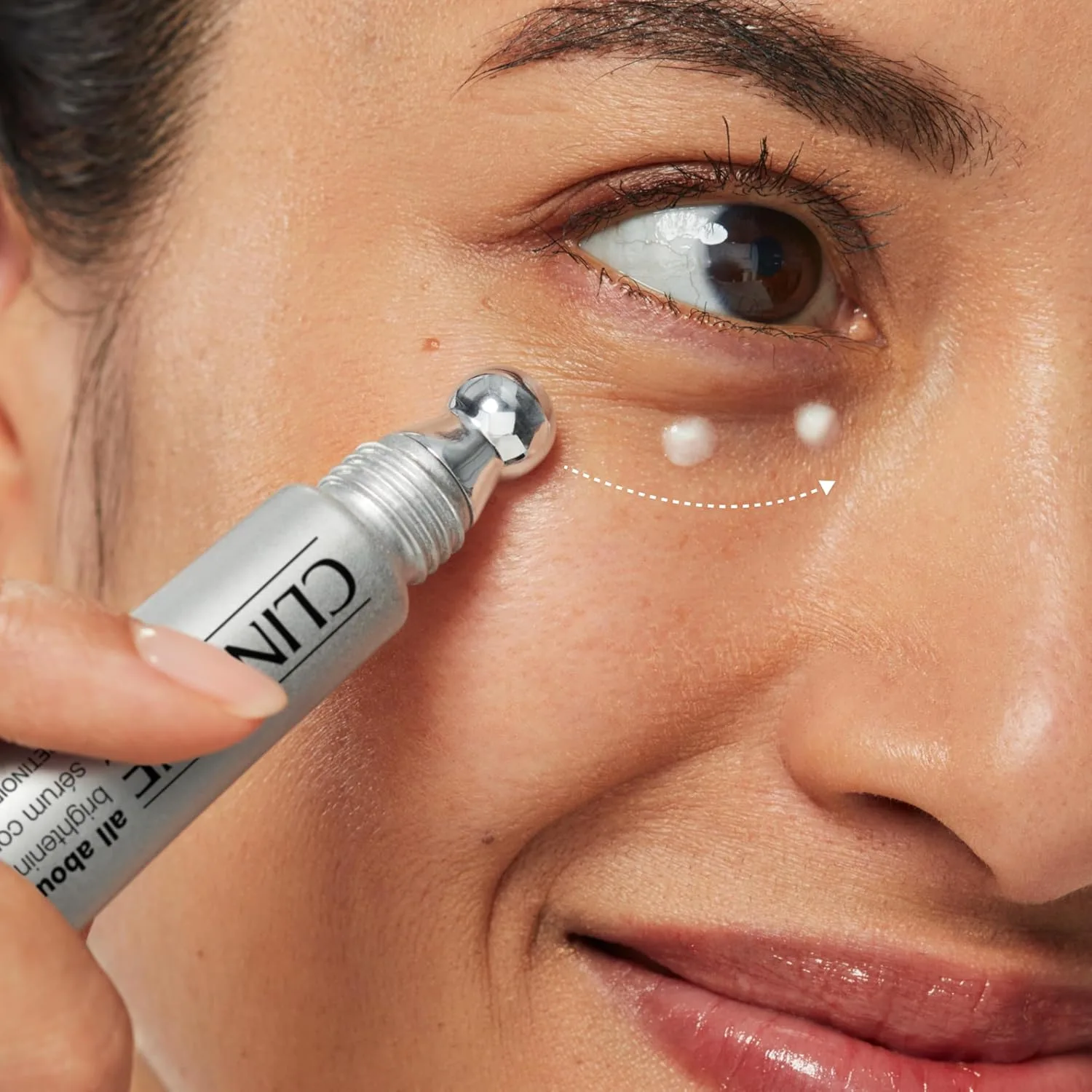 Осветляющая сыворотка-концентрат Clinique All About Eyes с витамином С, гиалуроновой кислотой и ретинолом | Увлажняющая и уменьшающая темные круги под глазами, 0,34 жидких унции — фото 2