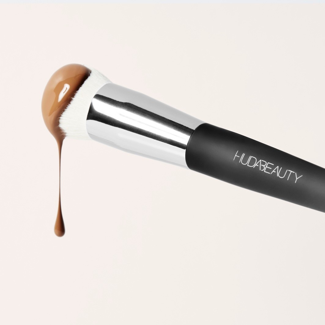 Кисть для лица base brush Huda Beauty, количество 1 шт. — фото 3