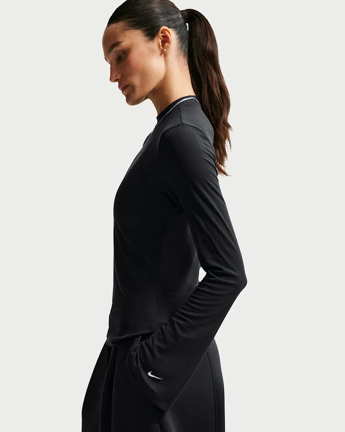 Женская облегающая футболка с длинным рукавом Nike Sportswear, Black/Sail — фото 3