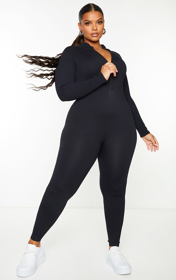 

PrettyLittleThing Черный структурированный комбинезон в рубчик с высоким воротником Plus
