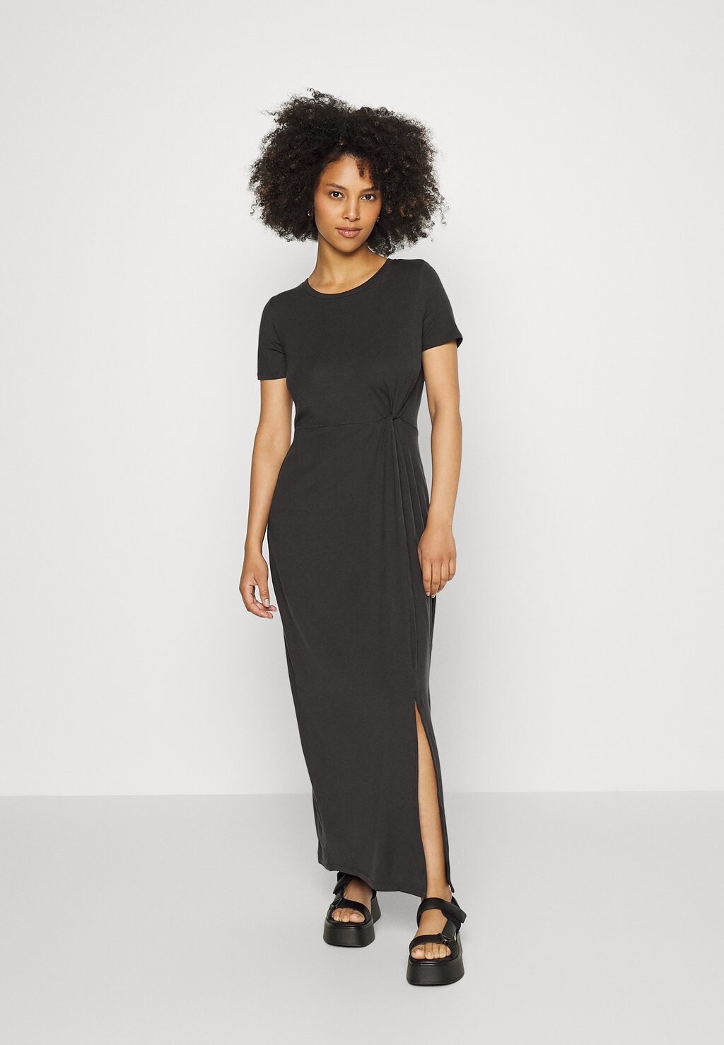 

Длинное платье Vero Moda, черный