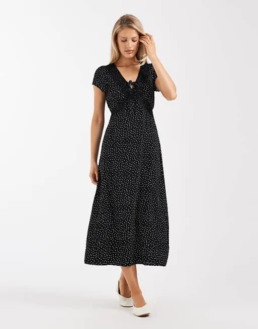 

Черное платье миди с завязками спереди и кружевом Brave Soul