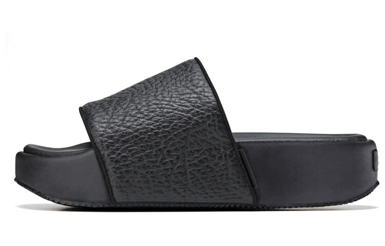 Шлепанцы Adidas из матовой кожи черного цвета Y-3