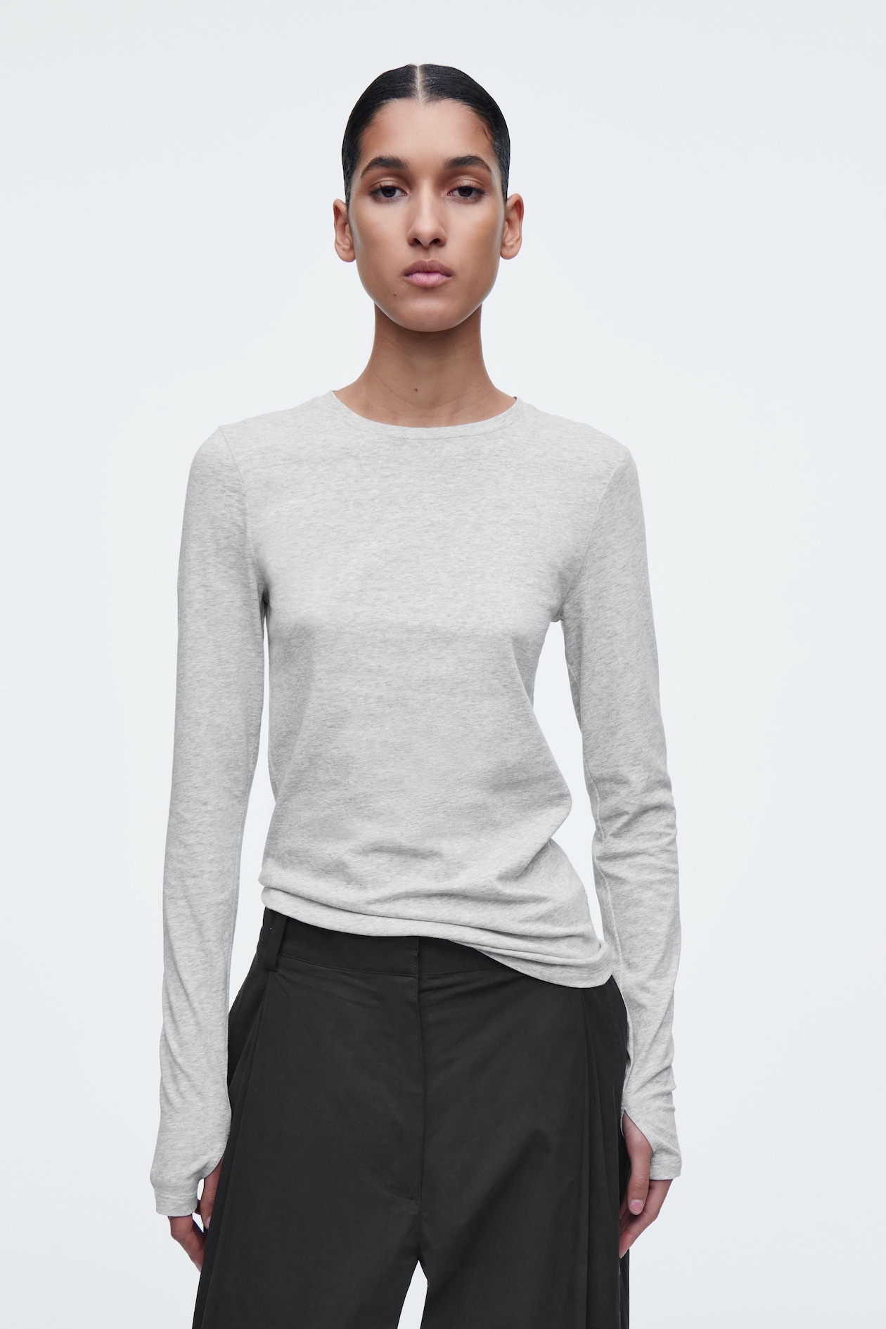 

Легкая блузка с длинным рукавом – slim fit COS, серый меланж
