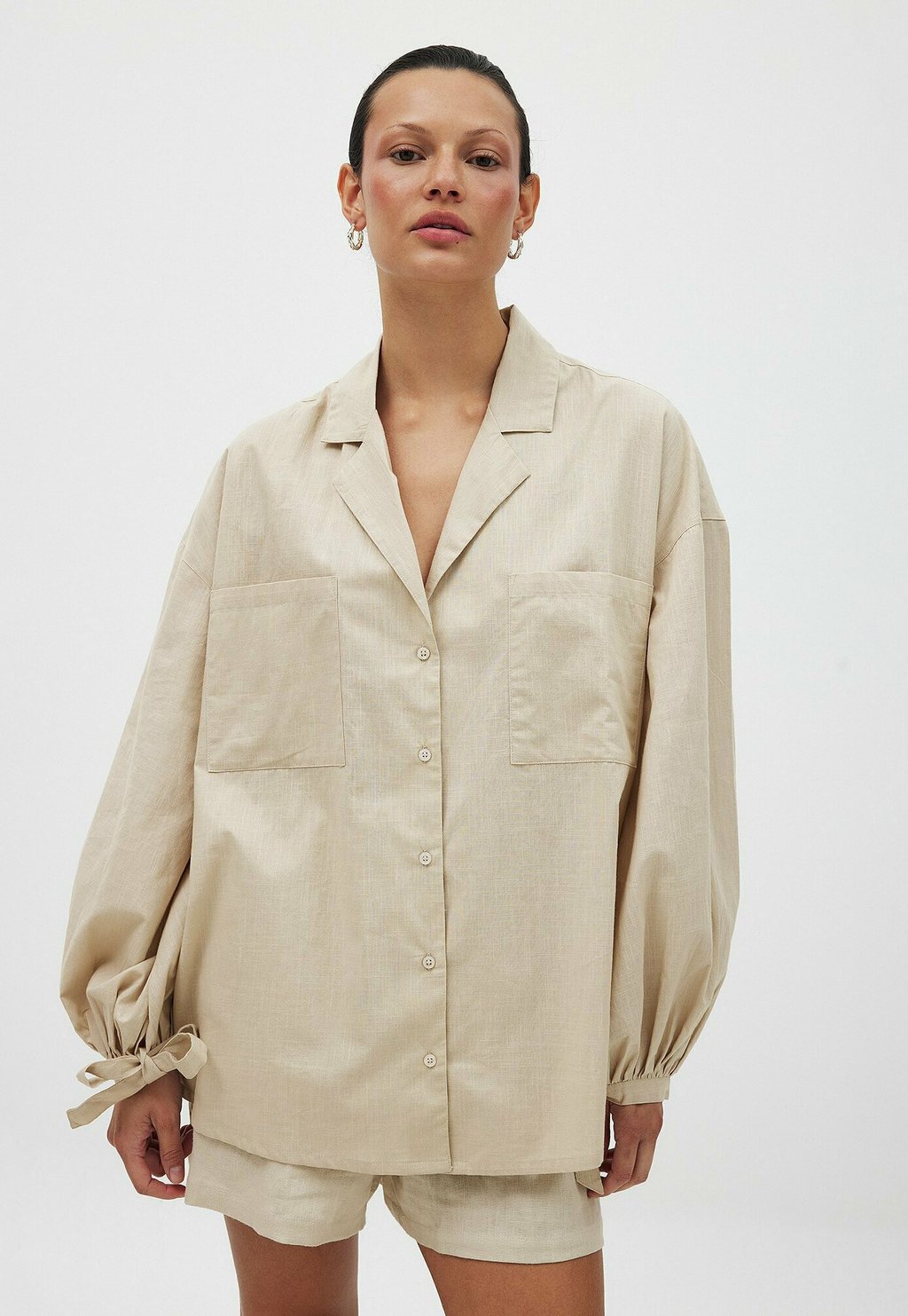

Блузка на пуговицах FRONT POCKET TIE SLEEVE NA-KD, бежевый