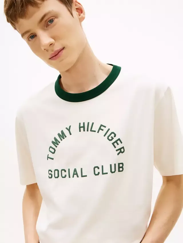 Футболка с контрастным круглым вырезом и логотипом на груди, бежевая Tommy Hilfiger — фото 4