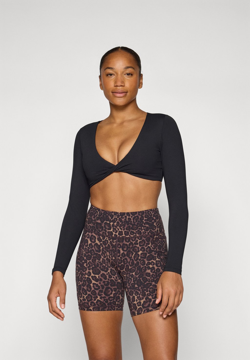 

Топ с длинными рукавами PURELUXE BUILT IN BRA BOLERO Fabletics, черный