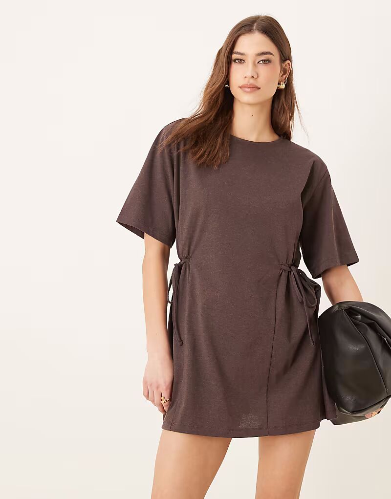 

Платье-футболка свободного кроя с завязкой от ASOS DESIGN коричневого цвета