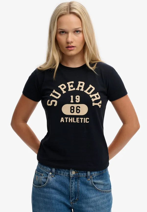 

Спортивная футболка с графическим принтом Superdry & Co, Eclipse Navy, Синий, Спортивная футболка с графическим принтом Superdry & Co, Eclipse Navy