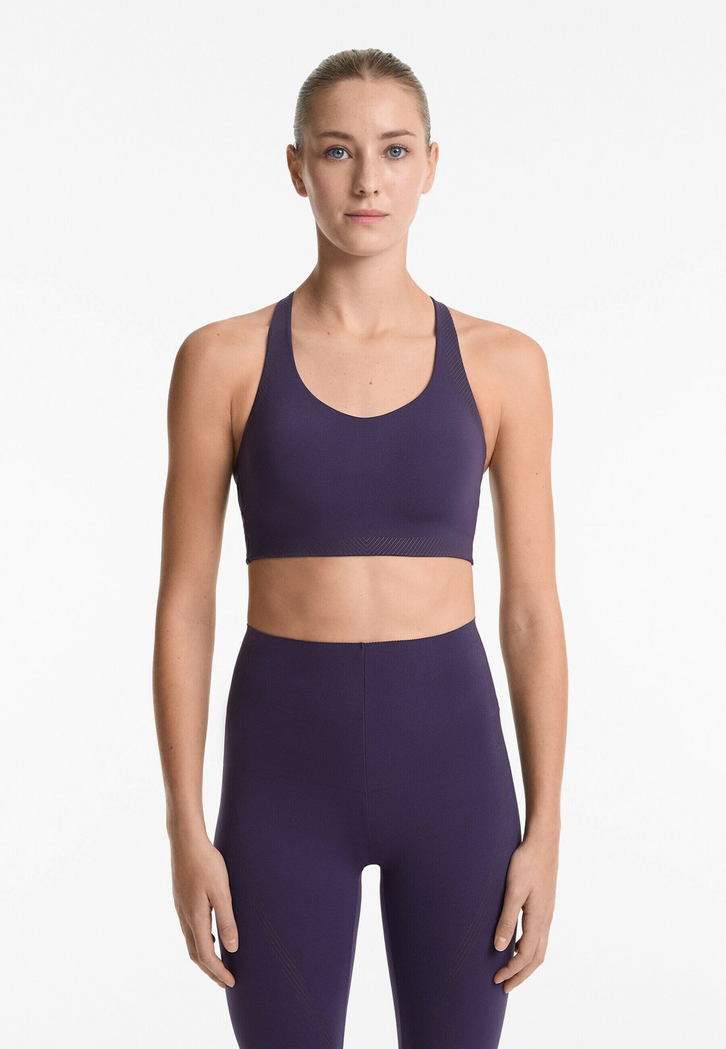 

Спортивный бюстгальтер FIRM-SUPPORT COMPRESSIVE REFLECTIVE OYSHO, сиреневый