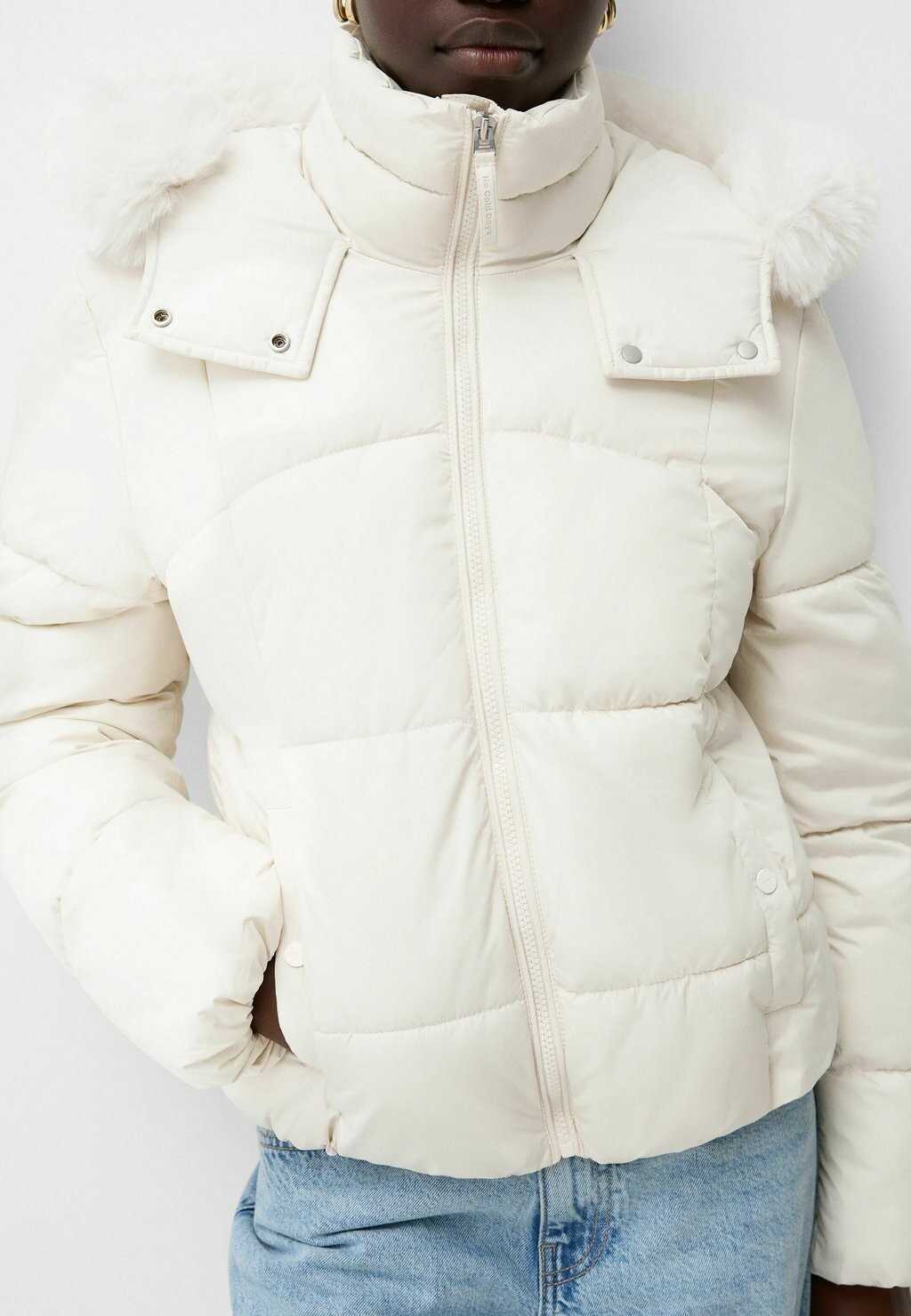 

Зимняя куртка Bershka, белый