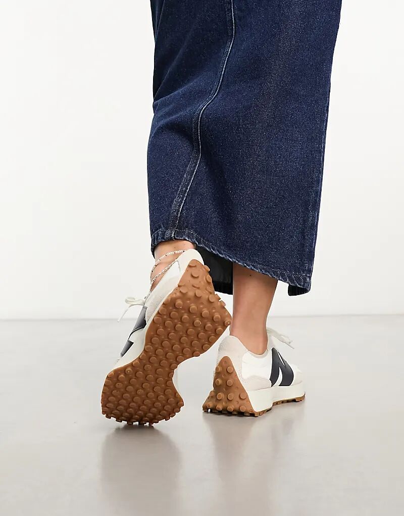 Кроссовки New Balance 327 в кремово-белом и темно-синем цветах — фото 4