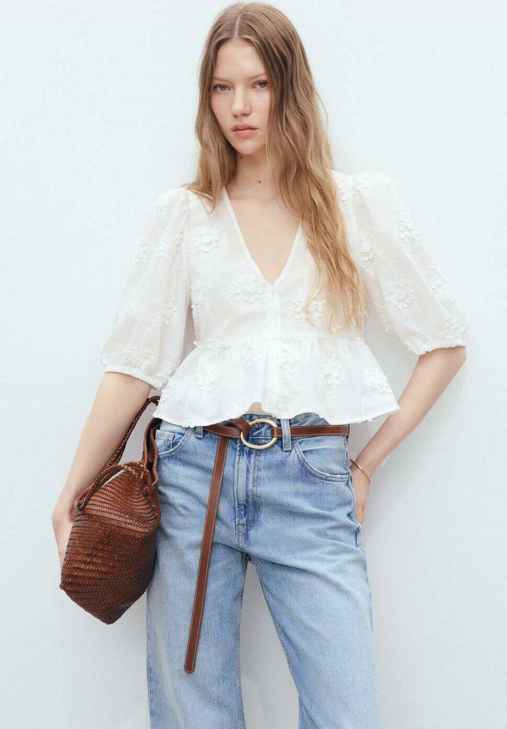 

Блуза EMBROIDERED Mango, кремовый