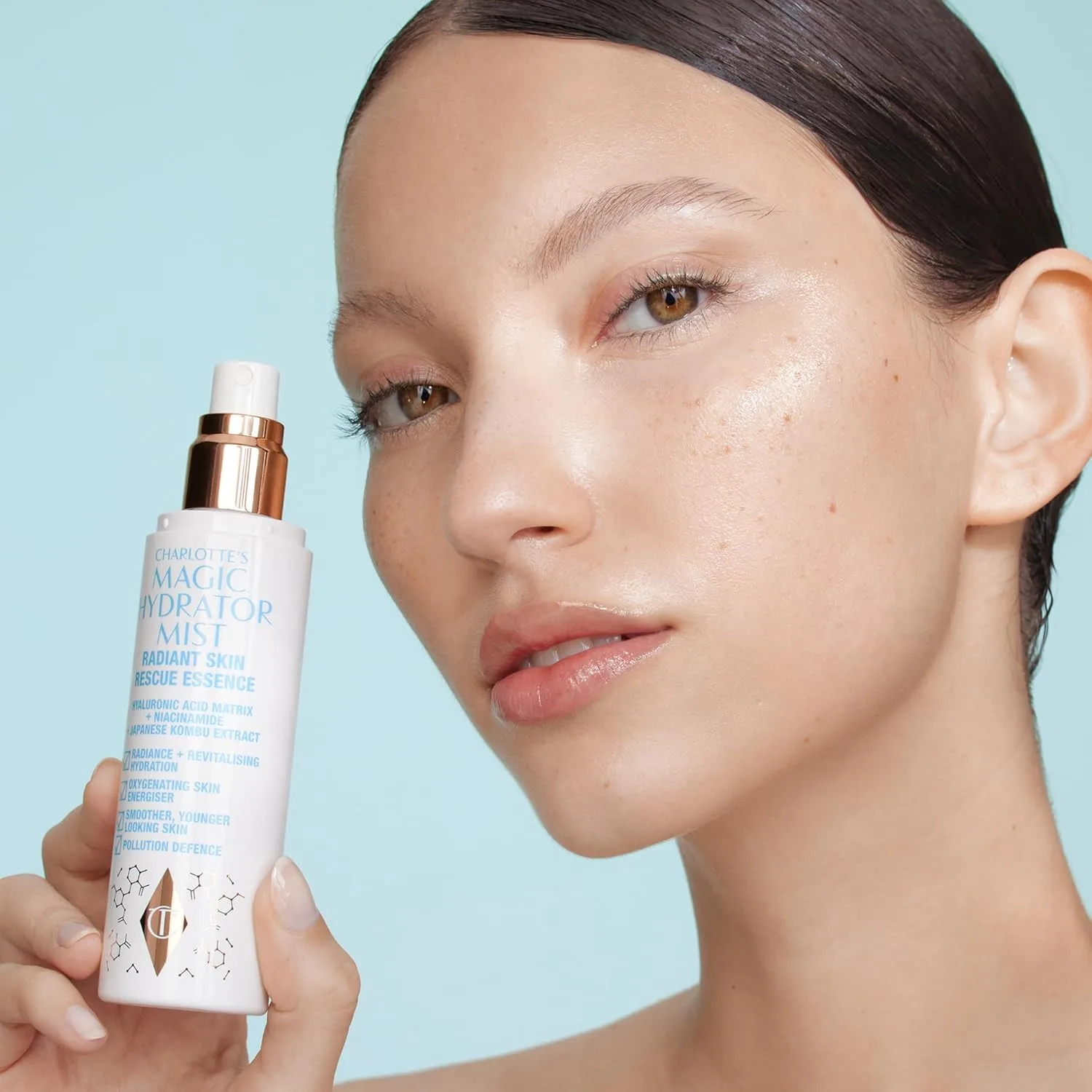 Charlotte Tilbury Magic Hydrator Face Mist - увлажняющий спрей для лица для мгновенного сияния — фото 3