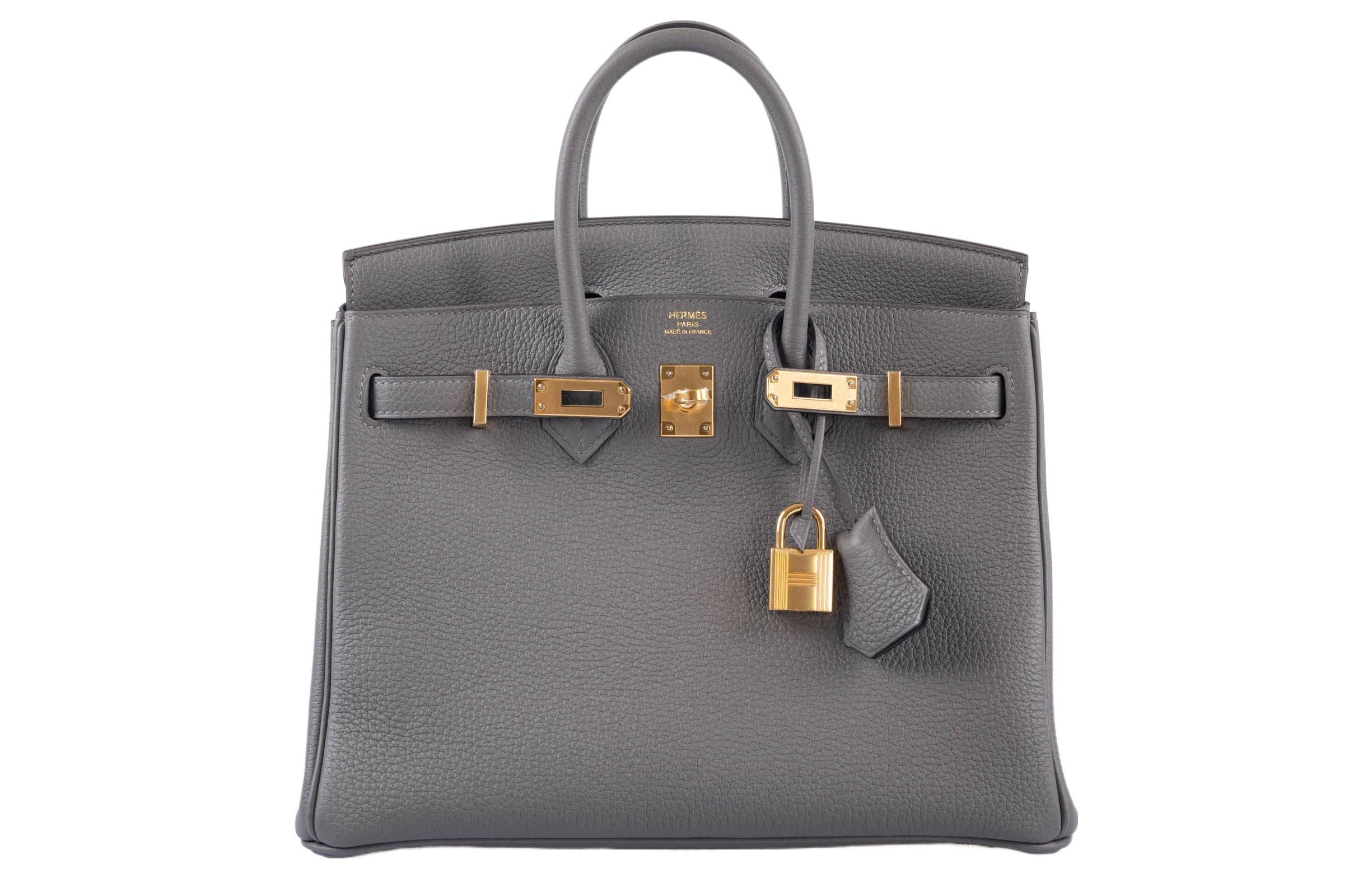 Пассажир из Дубая пытался провезти сумки Hermes на 6 млн рублей