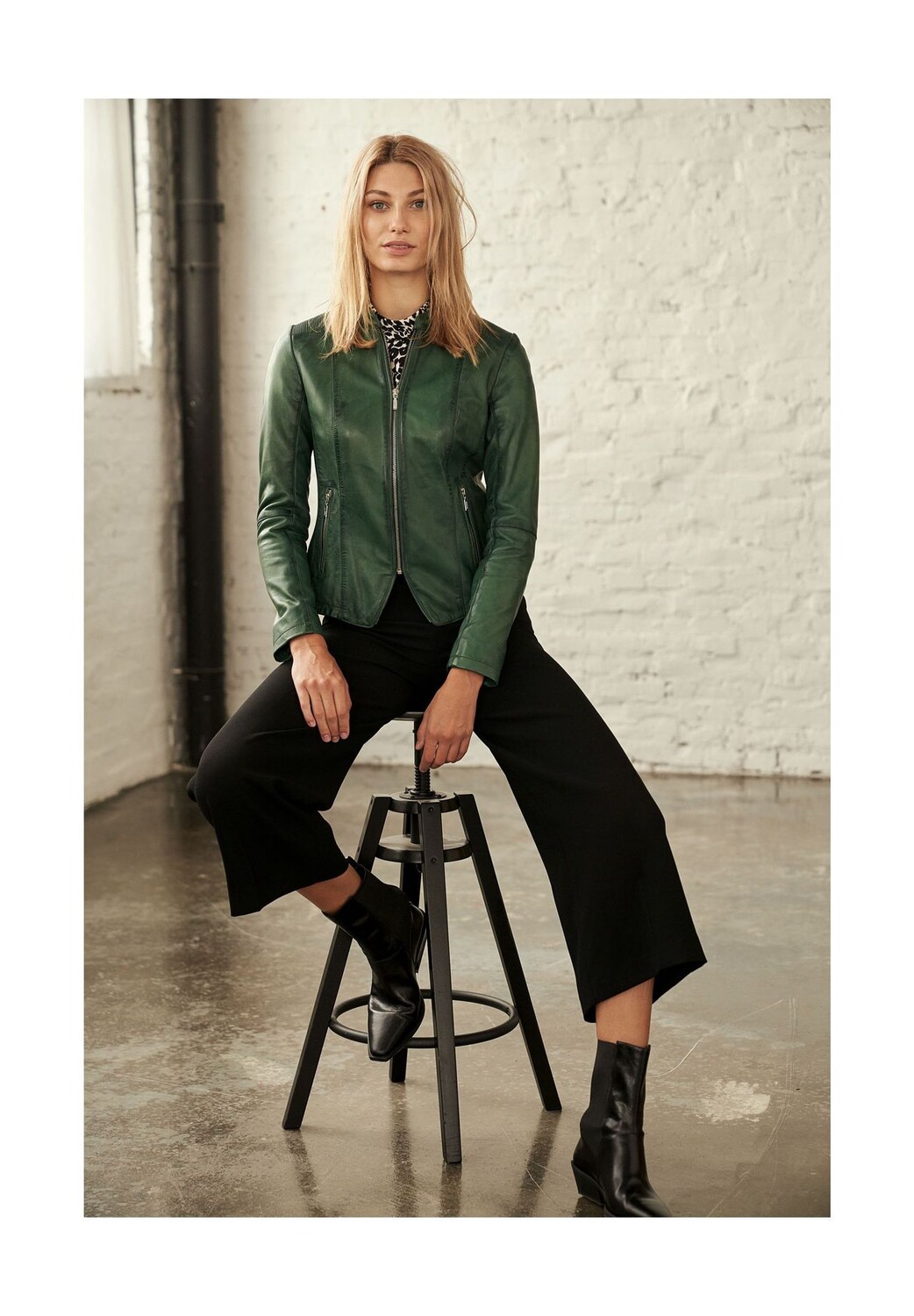 

Женская кожаная куртка Abigale классического фасона из маслянисто-мягкой кожи ягненка RICANO, цвет Jade
