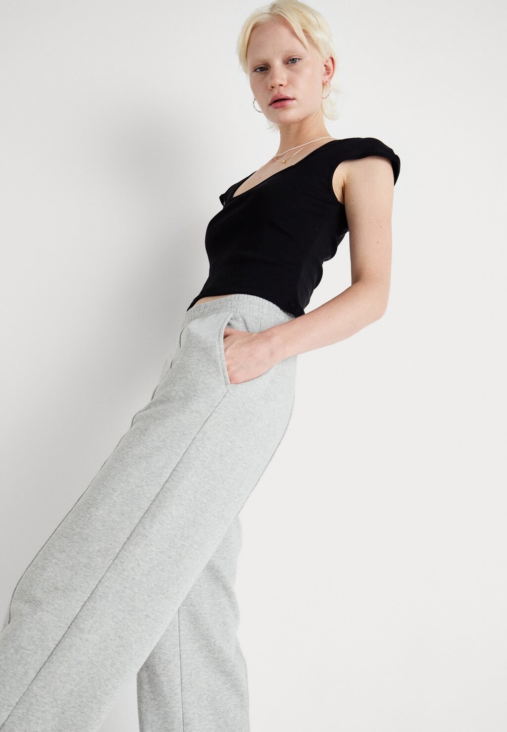 

Тренировочный низ FRONT SEAM WIDE LEG PANT GAP, черный