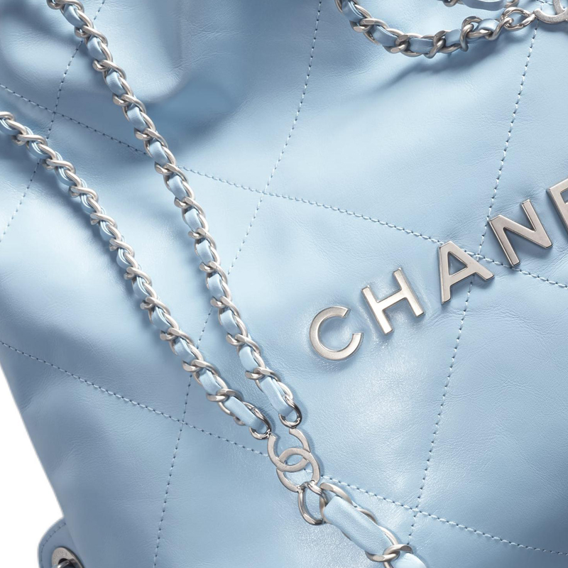 CHANEL Рюкзак женский маленький из телячьей кожи светло-голубой — фото 3