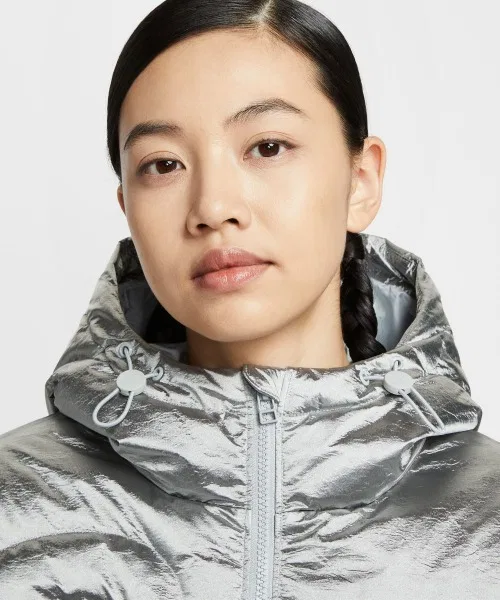 Женская куртка-пуховик Nike Therma-FIT Oversized Down Puffer Jacket серебристый — фото 4