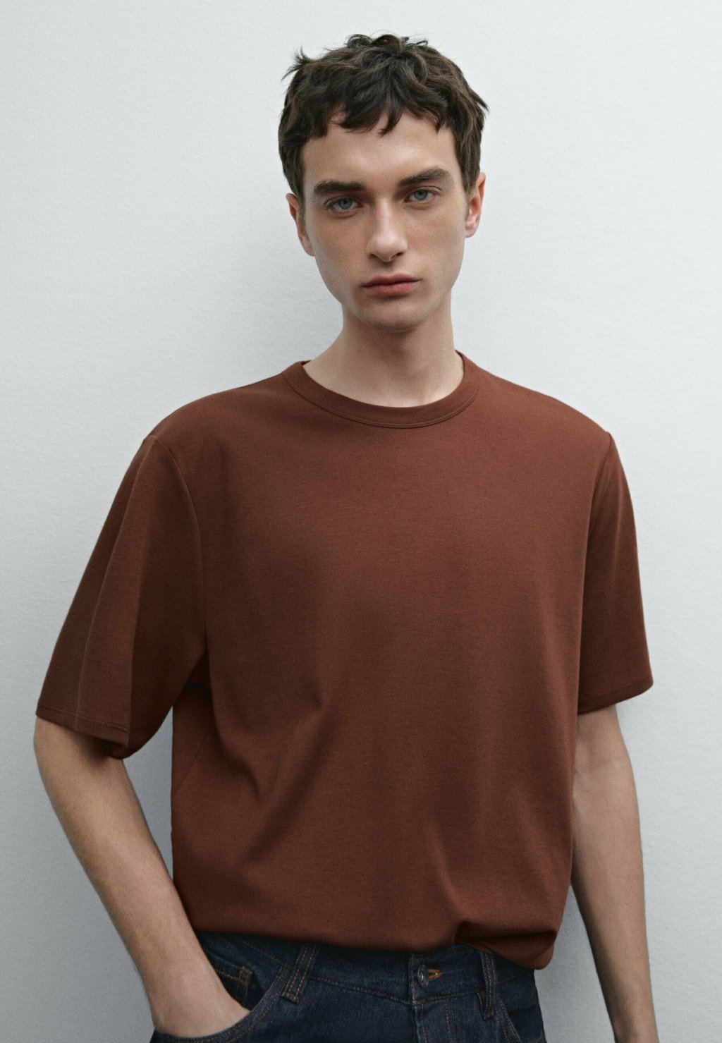 

Базовая футболка SHORT SLEEVE Massimo Dutti, коричневый