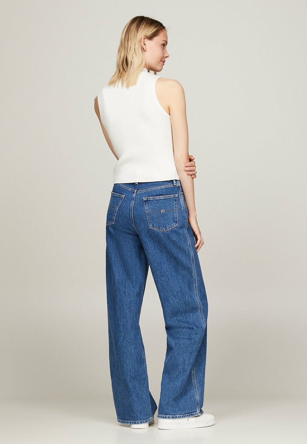 

Топ TURTLENECK SLEEVELESS Tommy Jeans, белый
