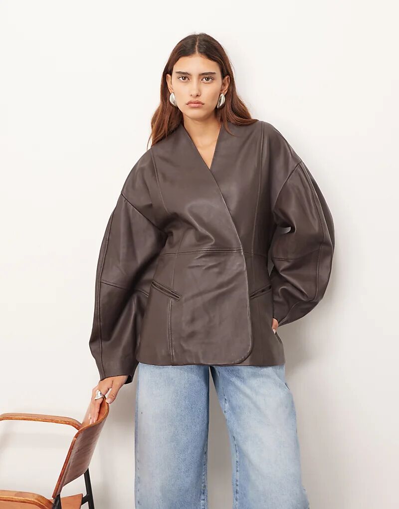 

Куртка ARRANGE из мягкой кожи с присборенной талией и овальными рукавами шоколадного цвета