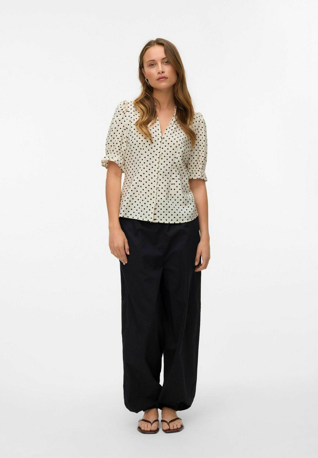 

Брюки VMROXANNE MID RISE Vero Moda, черный