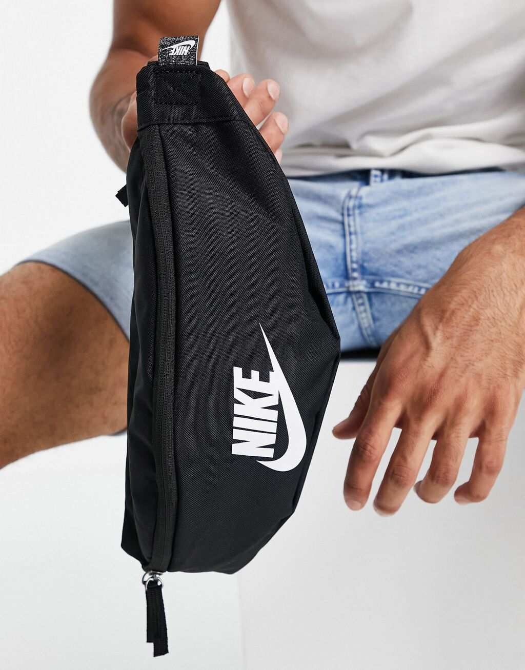 

Черная поясная сумка Nike Heritage