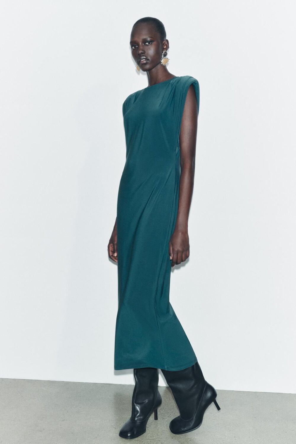 

Длинное платье с подплечниками ZARA, цвет duck green