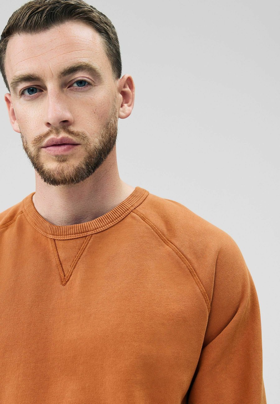 Толстовка Next HEAVYWEIGHT WASHED CREW, Ochre Yellow/Yellow — фото 4