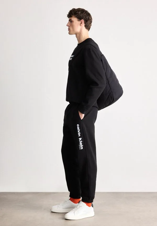 Ретро-Спортивные штаны с графическим принтом Calvin Klein, Black — фото 2