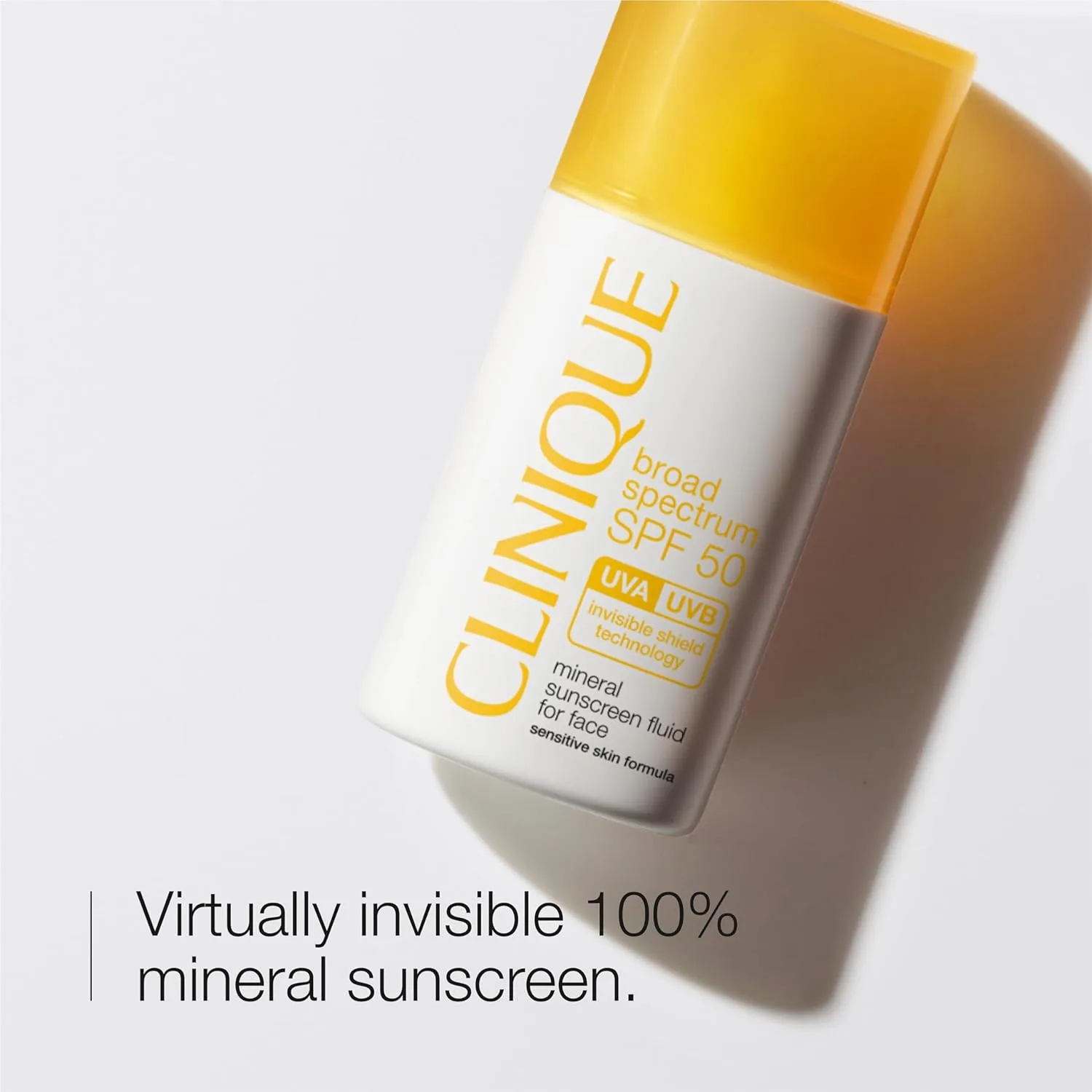 Минеральный солнцезащитный флюид Clinique SPF 50 для лица | Солнцезащитное средство с оксидом цинка | Безопасен для чувствительной кожи, 30 мл, White — фото 2