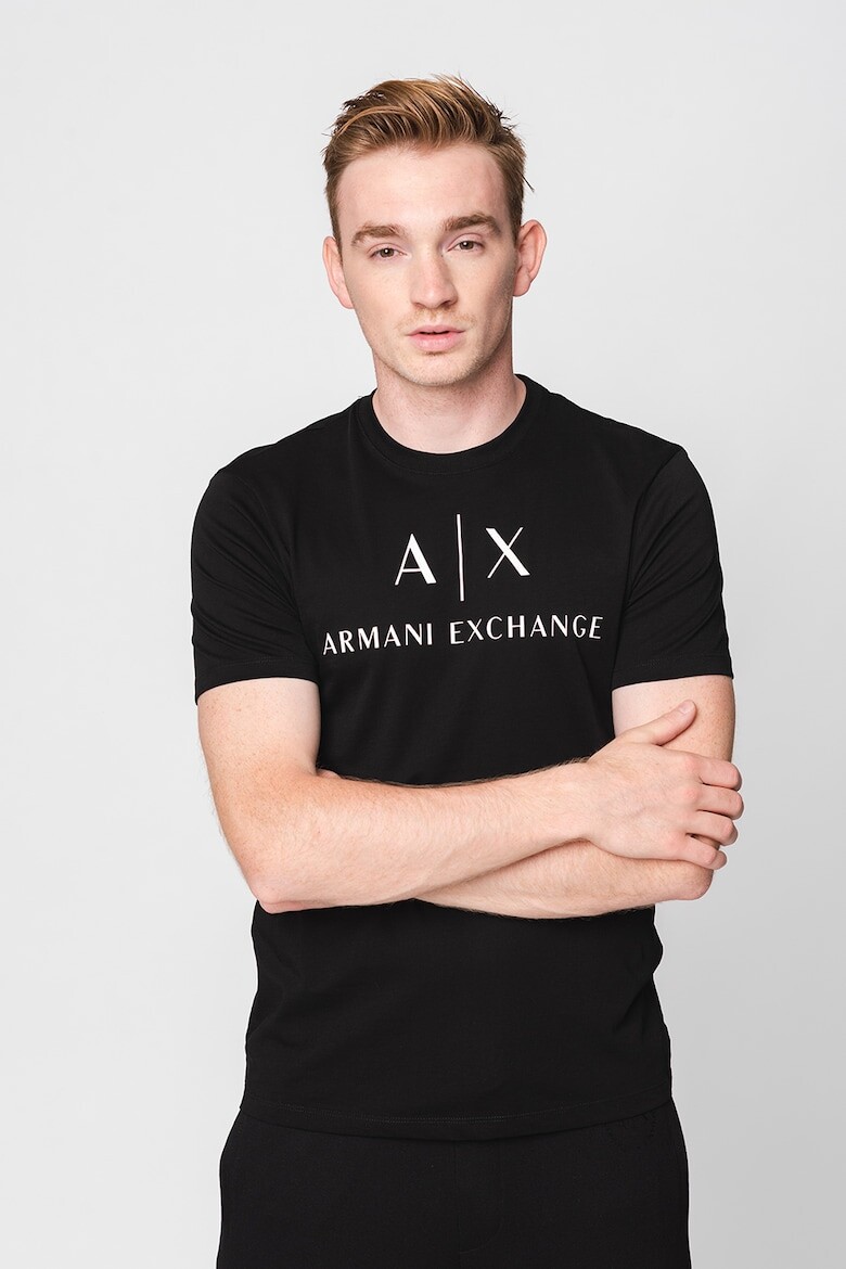 

Приталенная хлопковая футболка с логотипом Armani Exchange, черный