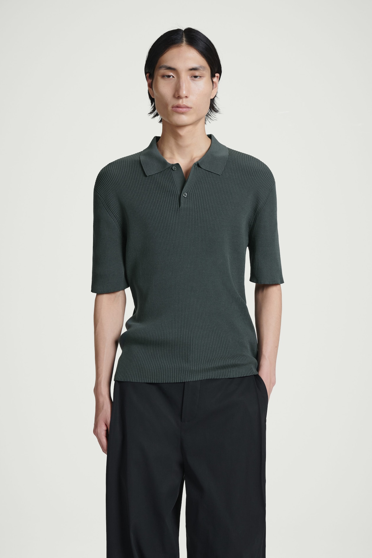 

Топ поло из ребристого трикотажа-slim fit COS, темно-зеленый