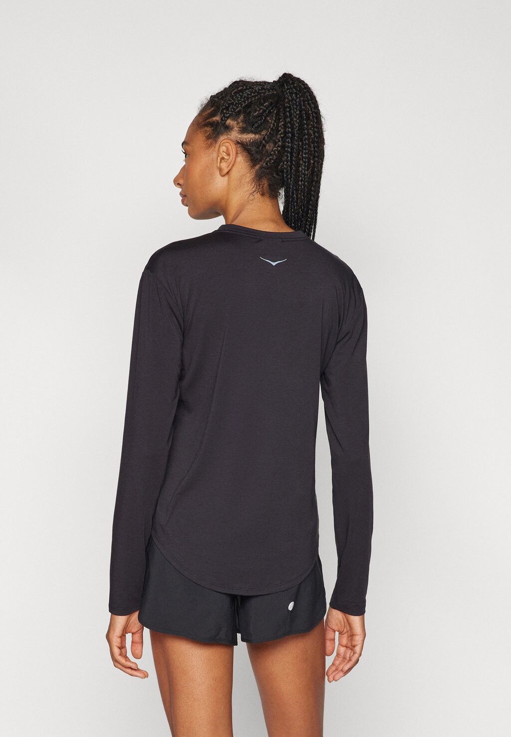 

Рубашка с длинным рукавом ESSENTIAL TEE HOKA, черный