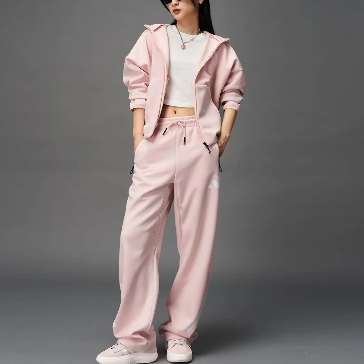 Брюки Casual True Healing Series BARREL TRACKSUIT BOTTOMS Adidas, светло-розовый/белый — фото 2