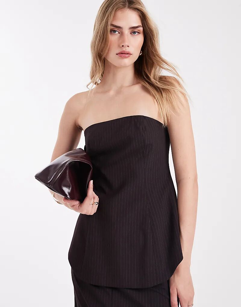 

Топ-бандо ASOS DESIGN с закругленным подолом и баской в ​​тонкую бордовую полоску