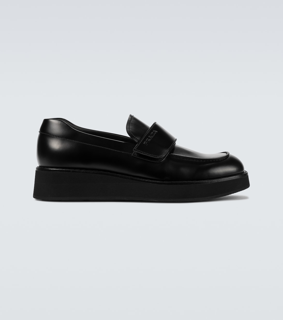 

Лоферы из замши с эффектом потертости Prada, черный