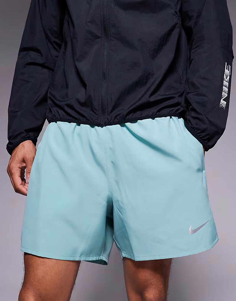 Шорты Running Challenger Dri-FIT 5 дюймов зеленого цвета Nike Running — фото 2